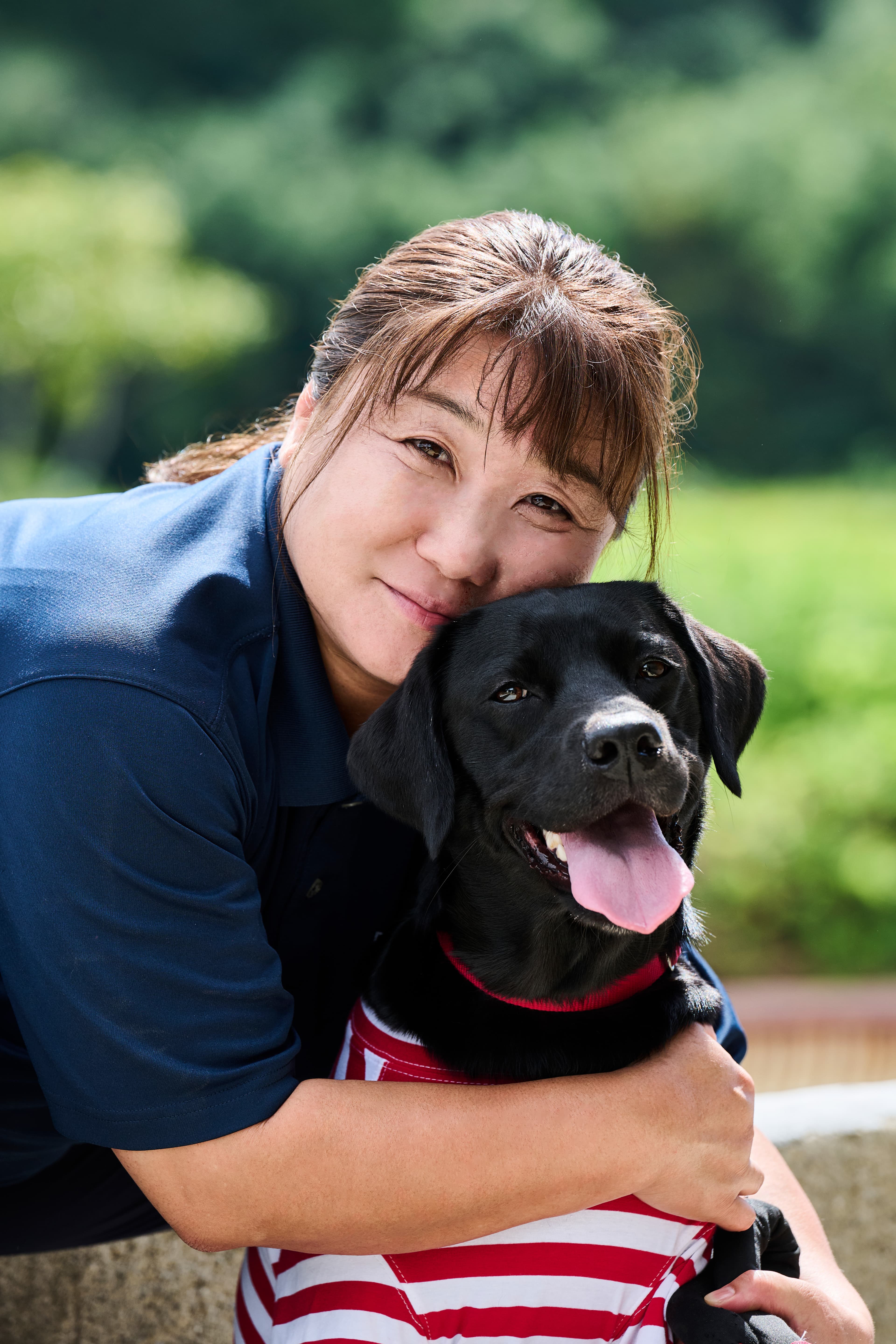 スタッフが業務に取り組む様子